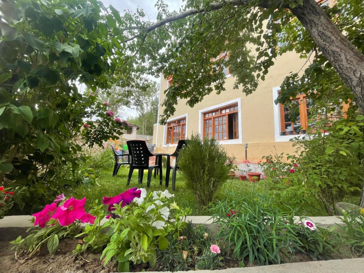 Gaywoo Guest House Leh Exterior photo